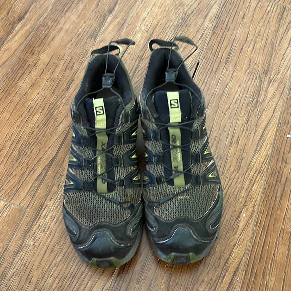 Men’s Salomon sneakers size 9.5
